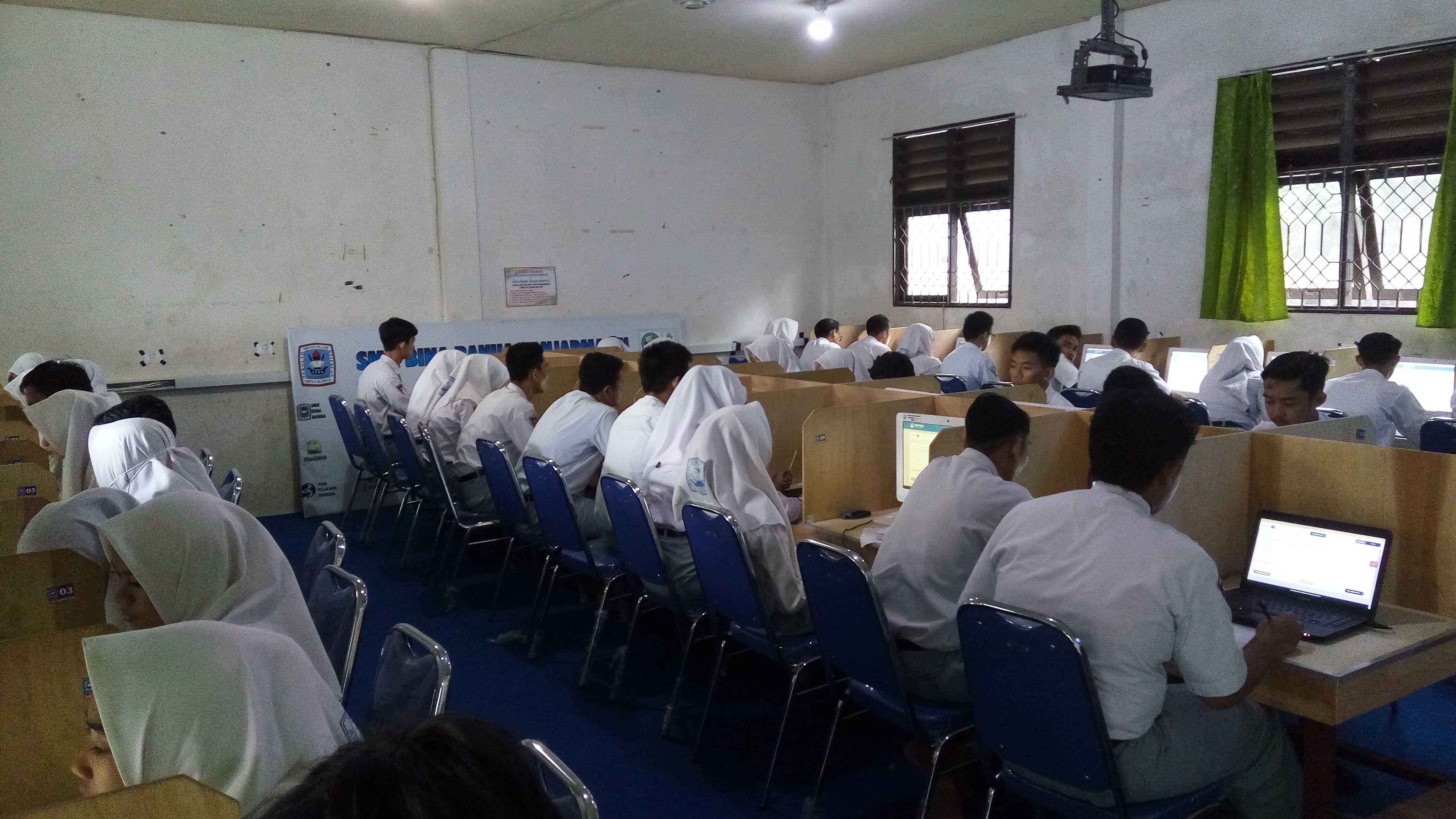 Pelaksanaan UNBK Tingkat SMK Tahun 2018 Di SMK Bina Banua Banjarmasin