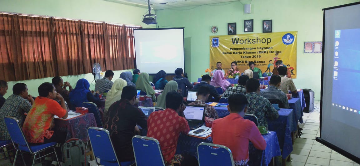 Workshop Pengembangan Layanan Bursa Kerja Khusus (BKK) Online Di SMK Bina Banua Banjarmasin