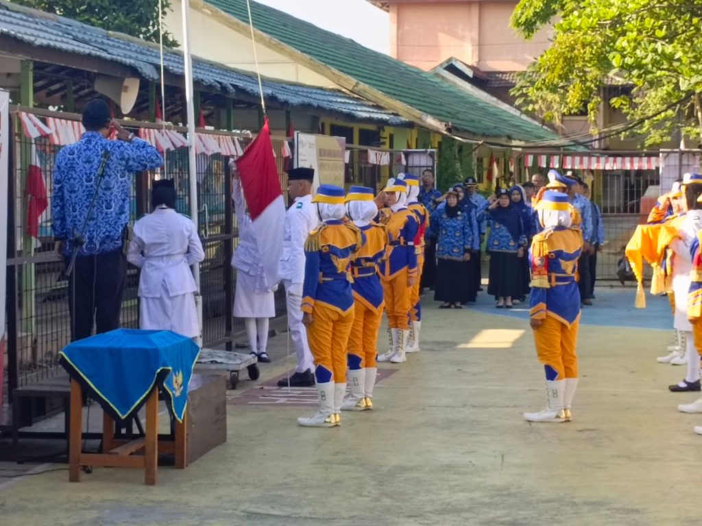 pengibaran bendera-1