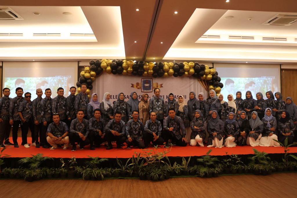 foto guru pada perpisahan-pengukuhan kelas xii