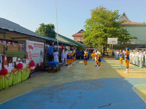 pengibaran-bendera-2